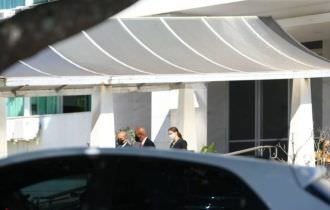 Após não comparecer na CPI, Pazuello recebe visita de Onyx Lorenzon