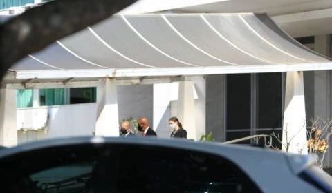 Após não comparecer na CPI, Pazuello recebe visita de Onyx Lorenzon