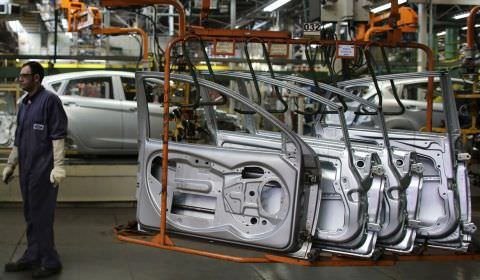 Faturamento da indústria volta a crescer em março, segundo CNI