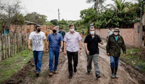 Ao lado de Rotta, vereador Peixoto verifica obras realizadas na Comunidade de Fátima