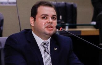 Roberto Cidade pede que Justiça barre ação que obriga apreciação de impeachment contra Wilson Lima