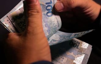 Brasileiros já pagaram mais de R$ 1 trilhão em impostos este ano