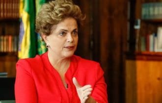 Após mal-estar, ex-presidente Dilma passa por exames em hospital de Porto Alegre