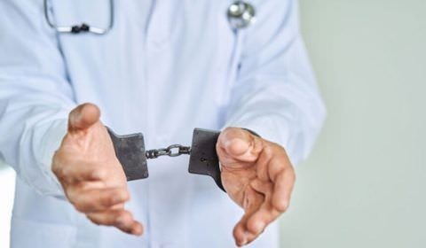 Médico é preso suspeito de estuprar garotos em hospitais do AM