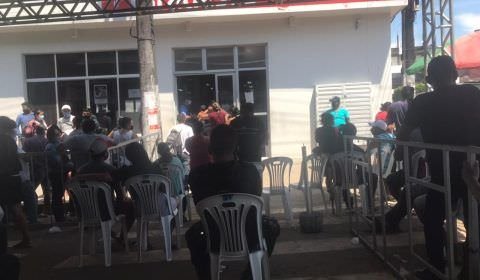 Moradores de Tefé relatam caos em atendimento da agência do banco Bradesco na cidade 