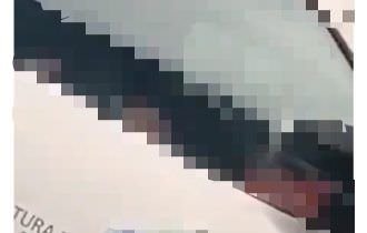Casal é fazendo sexo dentro de carro de prefeitura; vídeo