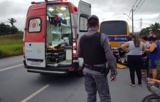 Ônibus (Amarelinho) atinge gravemente um motociclista na zona Norte de Manaus