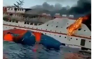 Balsa com 275 pessoas a bordo pega fogo na Indonésia; vídeo