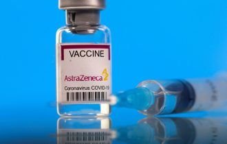 Lote de 220 mil doses da vacina do Covax Facility chega ao Brasil