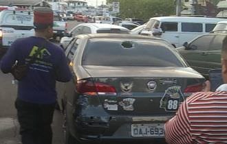 Morador de rua pega uma ‘surra’ após apedrejar carro de aplicativo na Feira da Banana