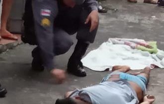 Motoqueiro executa homem no meio da rua em Manaus