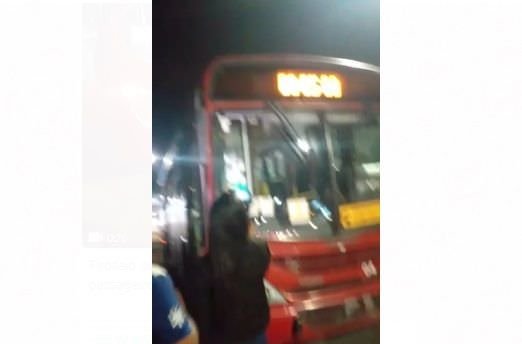 URGENTE: passageiro é ferido em tiroteio dentro de ônibus da linha 356, em Manaus