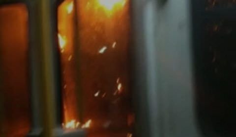 Poste pega fogo na Avenida das Torres, em Manaus (Veja o vídeo)