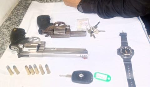 Criminosos são presos durante tentativa de assalto a policial civil