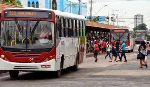 Após ataques, transporte coletivo volta a circular em Manaus