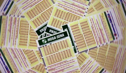 Mega-Sena sorteia nesta quarta-feira prêmio estimado em R$ 12 milhões