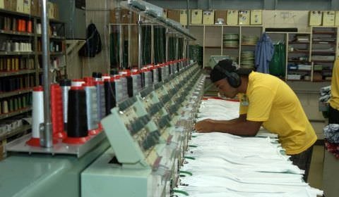 Atividade industrial segue elevada, diz CNI