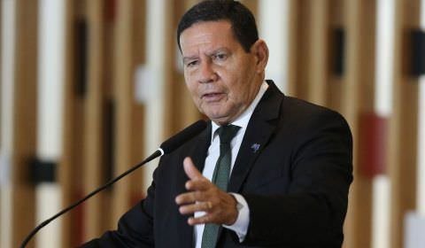 Mourão diz que Bolsonaro autorizou nova operação militar na Amazônia