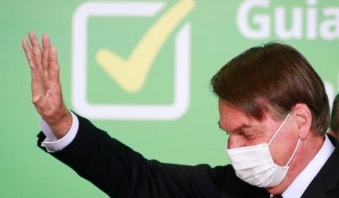 “Vou dar o meu lugar para quem está apavorado”, diz Bolsonaro sobre vacina