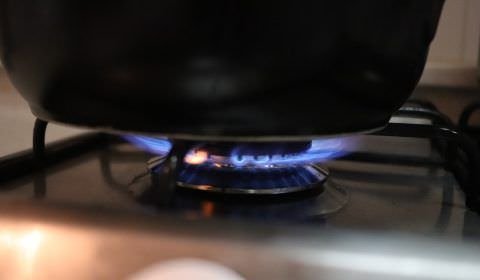 Preço do gás de cozinha tem nova alta nas distribuidoras a partir desta segunda