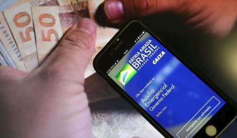 Trabalhadores nascidos em novembro podem sacar auxílio emergencial