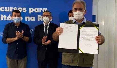 Brasil aplica mais de 2,56 milhões de doses de vacina em 24 horas