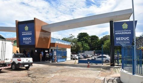 Deputado denuncia que Seduc gastou mais de R$ 19 milhões com material de baixa qualidade e superfaturado