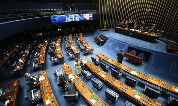 Senado aprova MP que retira isenção sobre combustíveis na Zona Franca de Manaus