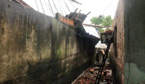 Forte temporal em Manaus destelha casas no Mauazinho e São José 1