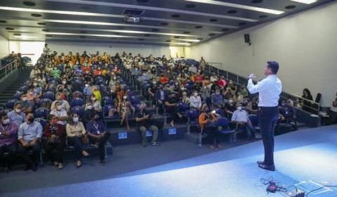 Prefeito David Almeida pagará R$ 1,4 mi a servidores da Semed vantagens salariais não honradas pela gestão anterior