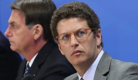 URGENTE: Cármen Lúcia manda Salles entregar passaporte