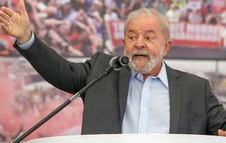 Lula diz que povo brasileiro está precisando de emprego, salário, de livro e não de arma