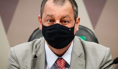 Omar ameaça Fausto Junior de prisão após ficar irritado com ‘Maus Caminhos