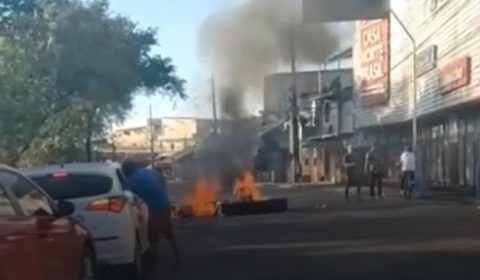 Manaus registra 48h de terror, após incêndio de ônibus, bandidos queimam tratores da Prefeitura