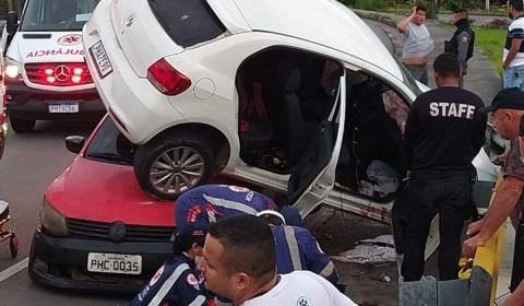 Perseguição policial acaba em grave acidente na estrada do aeroporto (veja o vídeo)
