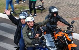 Bolsonaro participa de ato com motociclistas em Chapecó