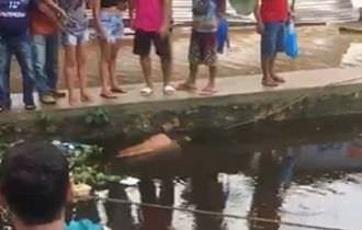 Corpo é encontrado boiando em Manacapuru (veja o vídeo)