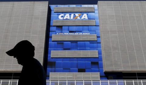 Caixa paga hoje auxílio emergencial a nascidos em agosto