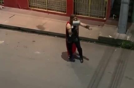 Super Herói Thor aparece no Grande Vitória para lutar contra violência em Manaus