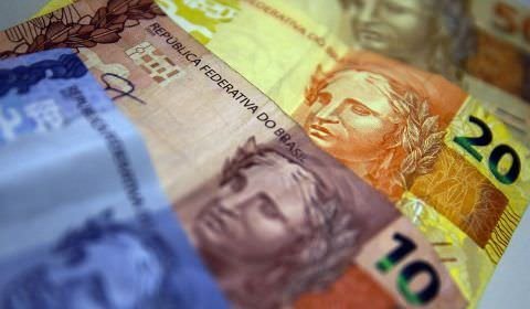 Ipea diz que investimentos têm queda de 18% em abril