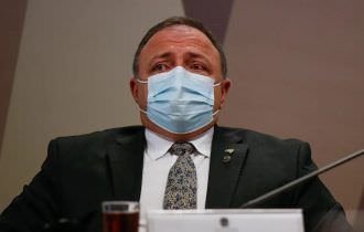 Pazuello tentou demitir suspeito de pedir propina, mas Bolsonaro impedi