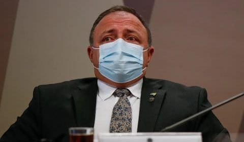 Pazuello tentou demitir suspeito de pedir propina, mas Bolsonaro impedi