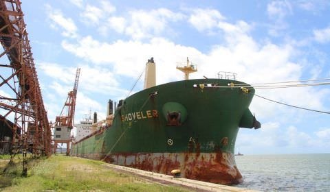 Tripulantes de navio atracado em Recife testam positivo para covid-19