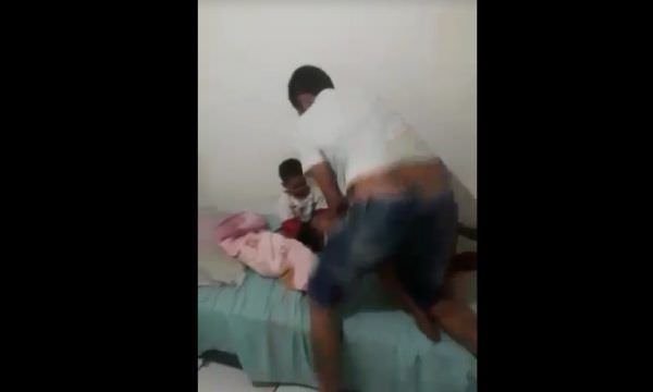 Idoso filma filho espancando esposa (veja o vídeo