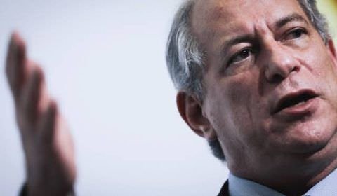 ‘É a simbologia do ódio e morte’, diz Ciro Gomes sobre homenagem de Bolsonaro ao agricultor
