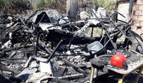 Mulher morre carbonizada durante incêndio em Manaus