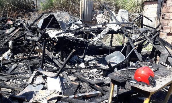 Mulher morre carbonizada durante incêndio em Manaus