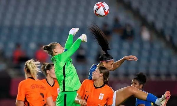 Futebol feminino: Brasil empata com a Holanda e fica perto da classificação