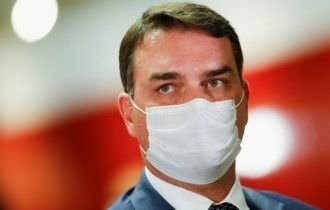 Flavio Bolsonaro tenta adiar revisão de foro privilegiado por STF; entenda