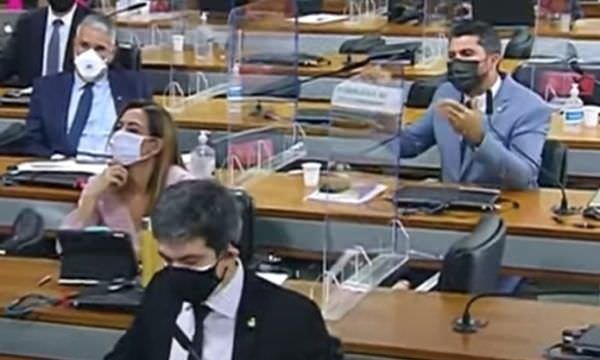 Barraco no senado: Senadores batem boca e áudio na CPI é cortado